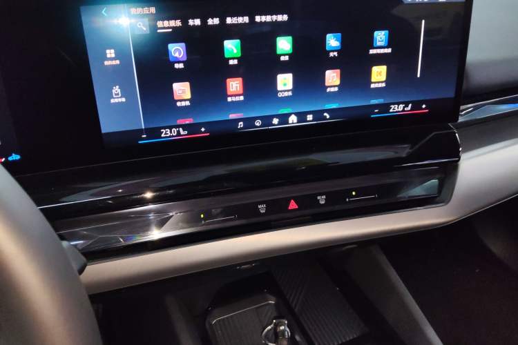 Used BMW 5 Series 2025 530Li Leading Model M Sport Package Audio And AC Panel