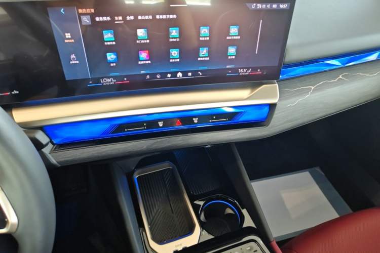 Used BMW 5 Series 2025 530Li Luxury Edition M Sport Package Audio And AC Panel
