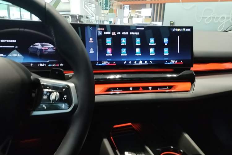 Used BMW 5 Series 2025 530Li Leading Model M Sport Package Audio And AC Panel