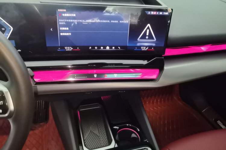 Used BMW 5 Series 2025 530Li Leading Model M Sport Package Audio And AC Panel