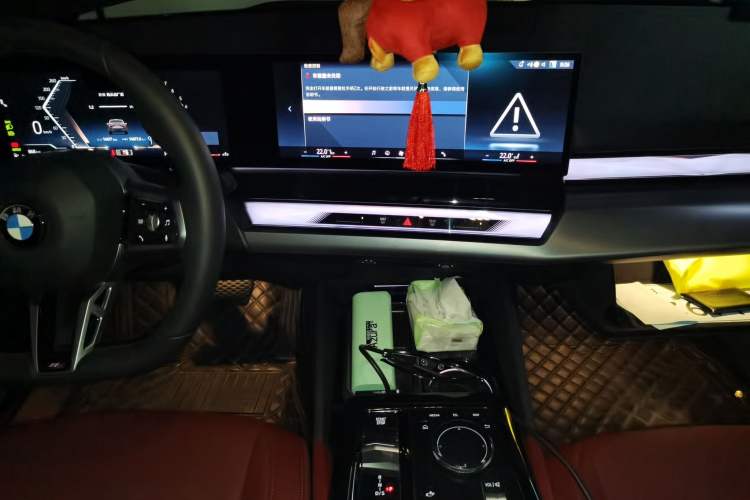 Used BMW 5 Series 2025 525Li M Sport Package Audio And AC Panel