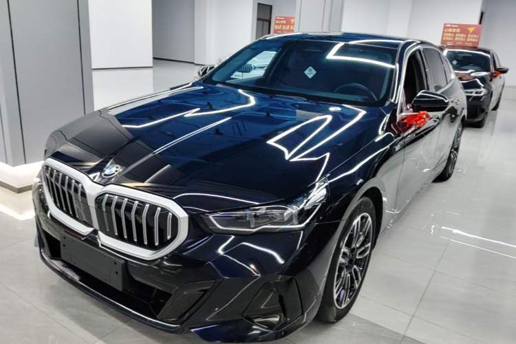 Used BMW 5 Series 2025 530Li Leading Model M Sport Package Guazi used car, China used car export, Used car for sale, Used cars, Cheapest cars for sale