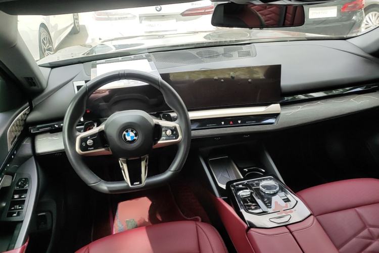 Used BMW 5 Series 2025 530Li Luxury Edition M Sport Package Center Console