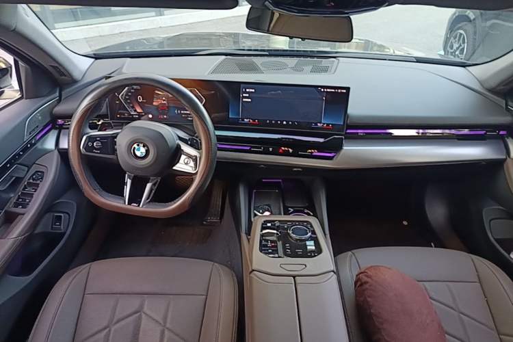 Used BMW 5 Series 2025 525Li M Sport Package Center Console