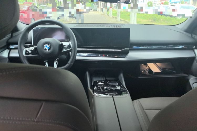 Used BMW 5 Series 2025 525Li M Sport Package Center Console