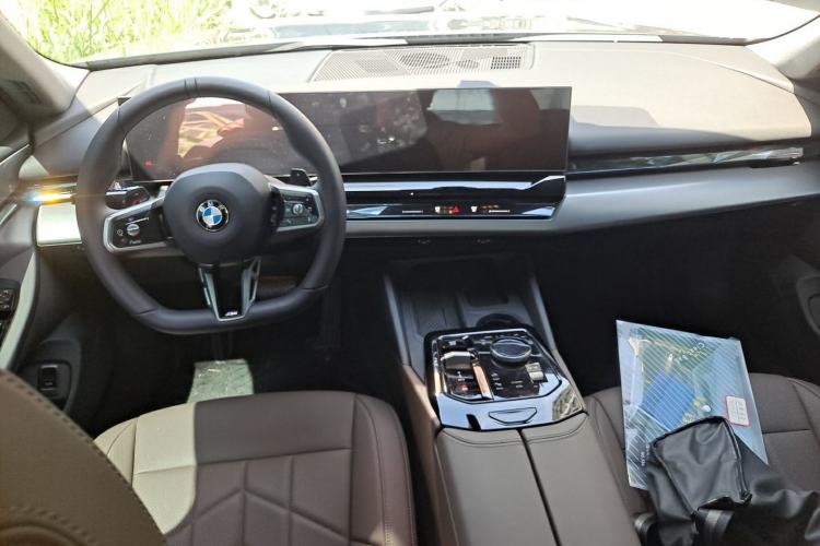 Used BMW 5 Series 2025 530Li Leading Model M Sport Package Center Console