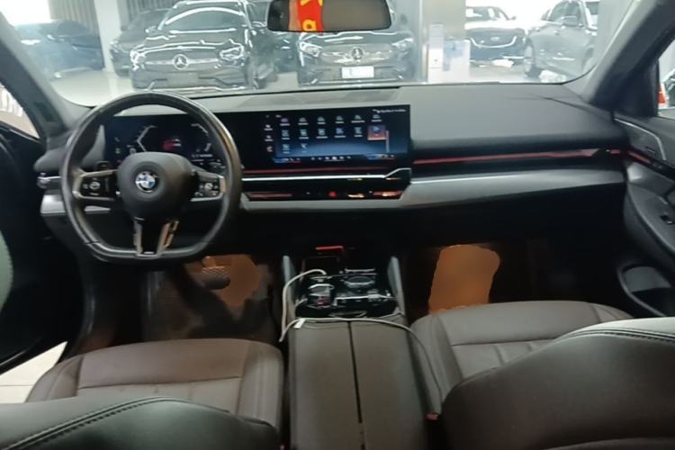 Used BMW 5 Series 2025 525Li M Sport Package Center Console