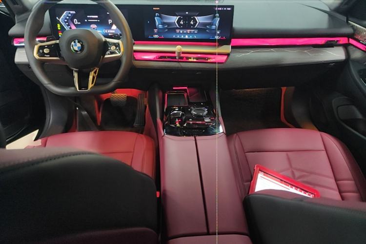 Used BMW 5 Series 2025 530Li Luxury Edition M Sport Package Center Console