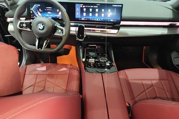 Used BMW 5 Series 2025 530Li Leading Model M Sport Package Center Console