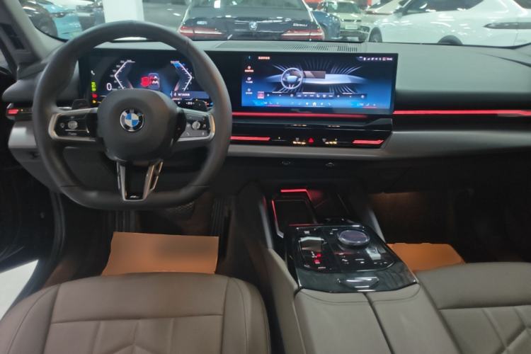 Used BMW 5 Series 2025 525Li M Sport Package Center Console