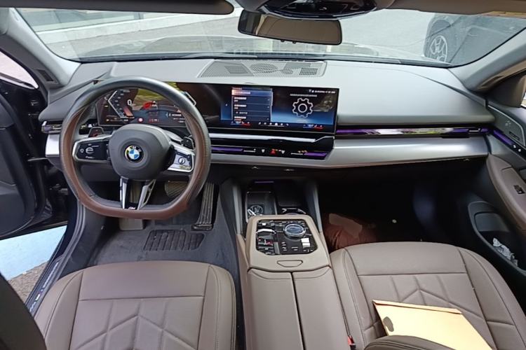 Used BMW 5 Series 2025 525Li M Sport Package Center Console