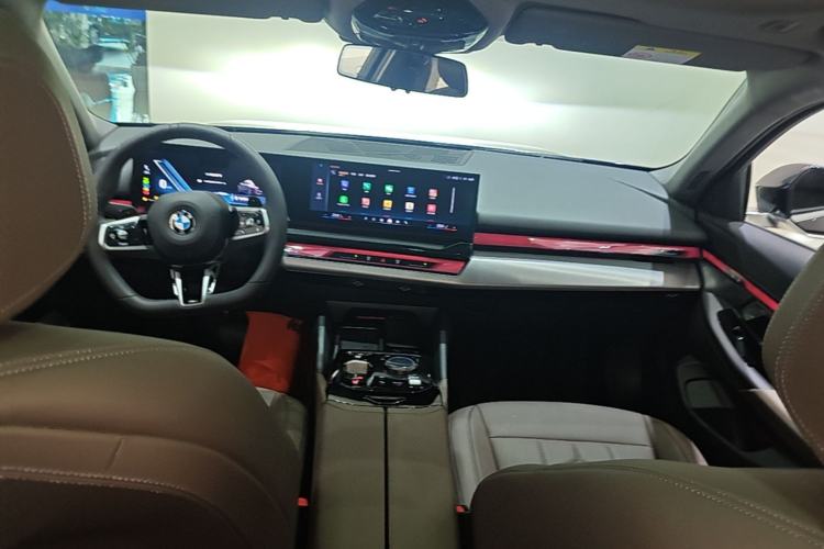 Used BMW 5 Series 2025 525Li M Sport Package Center Console