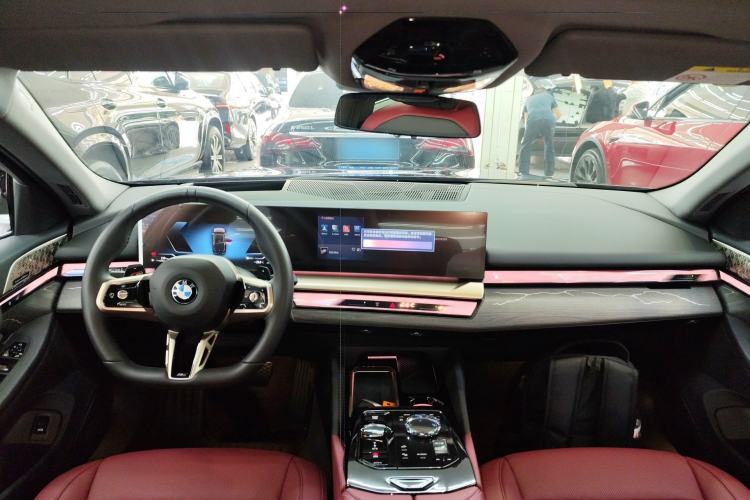 Used BMW 5 Series 2025 530Li Luxury Edition M Sport Package Center Console