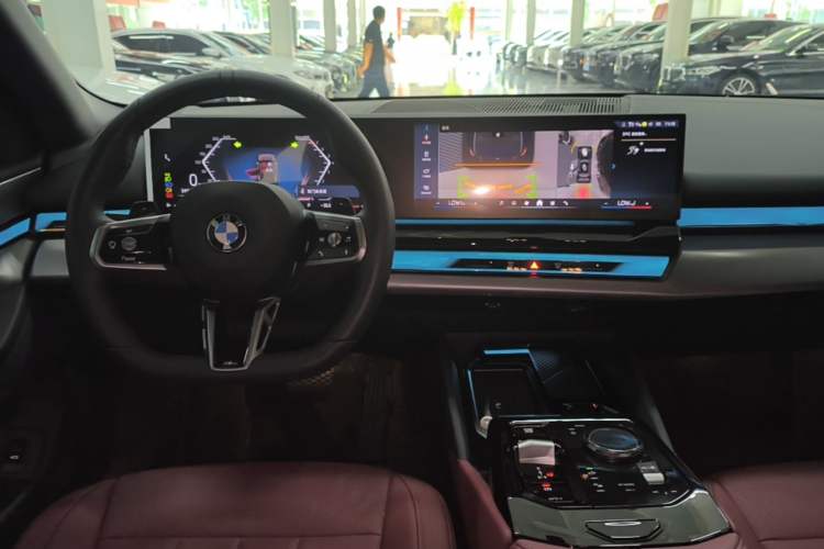 Used BMW 5 Series 2025 530Li Leading Model M Sport Package Center Console