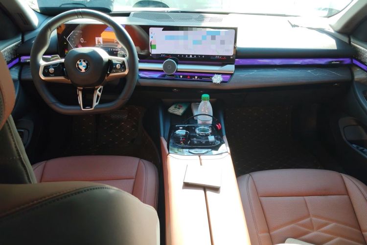 Used BMW 5 Series 2025 530Li Luxury Edition M Sport Package Center Console