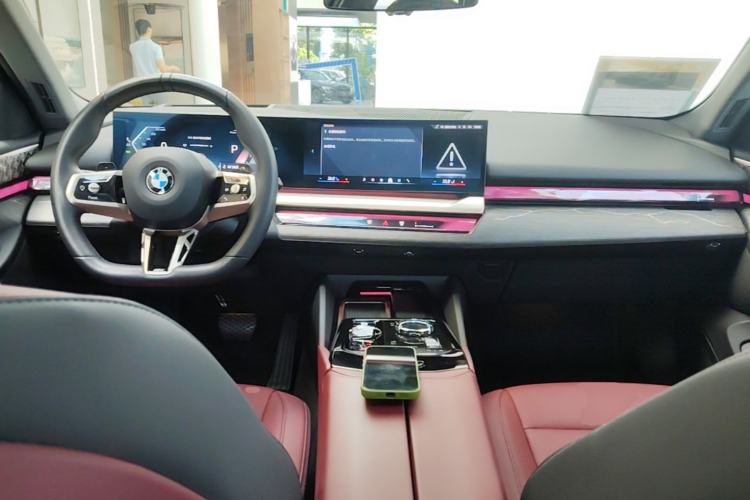 Used BMW 5 Series 2025 530Li Luxury Edition M Sport Package Center Console