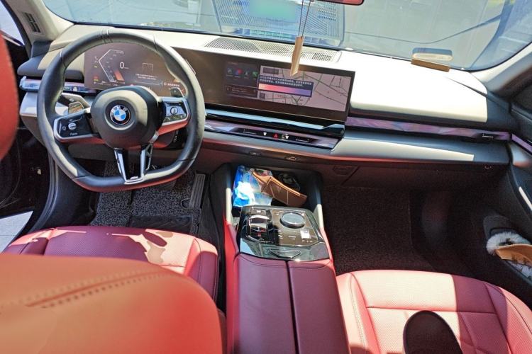Used BMW 5 Series 2025 525Li M Sport Package Center Console