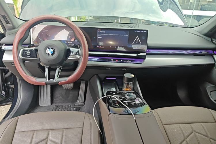 Used BMW 5 Series 2025 530Li Leading Model M Sport Package Center Console