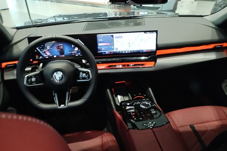 Used BMW 5 Series 2025 530Li Leading Model M Sport Package Center Console