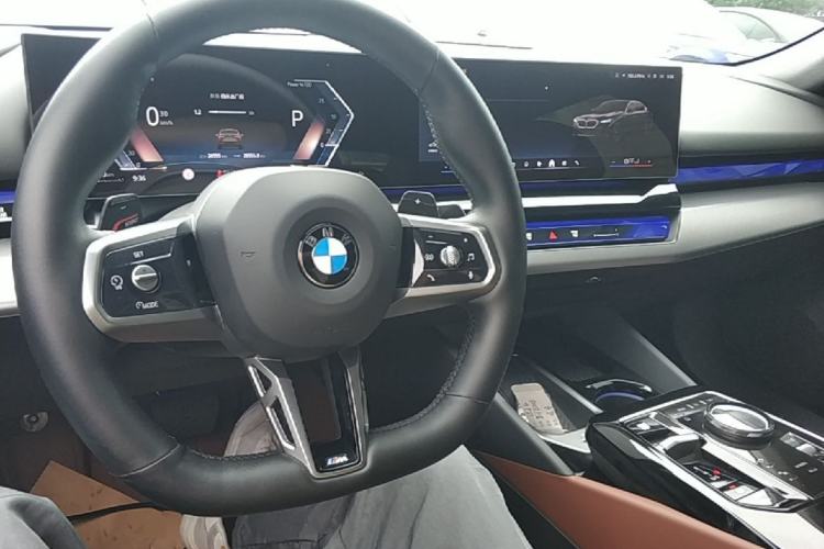 Used BMW 5 Series 2025 530Li Leading Model M Sport Package Center Console