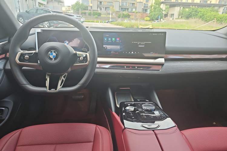 Used BMW 5 Series 2025 530Li Luxury Edition M Sport Package Center Console