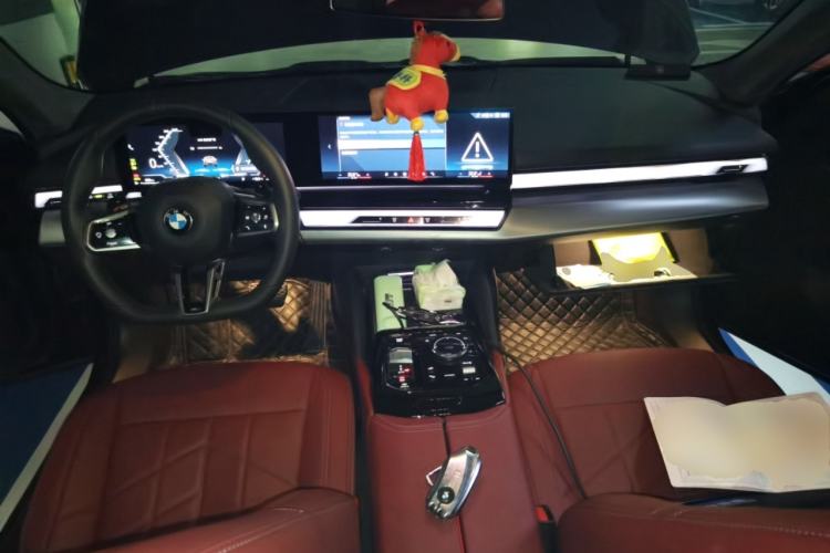 Used BMW 5 Series 2025 525Li M Sport Package Center Console