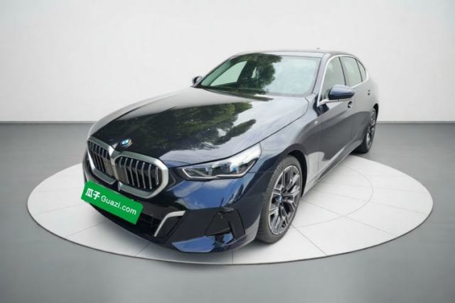 Ojetý BMW 5 Series 2025 530Li Luxury Edition M Sport Package