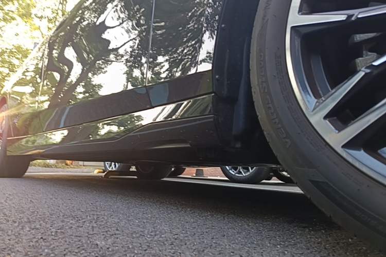 Used BMW 5 Series 2025 525Li M Sport Package Chassis Front Right
