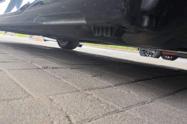 Used BMW 5 Series 2025 525Li M Sport Package Chassis Front Right