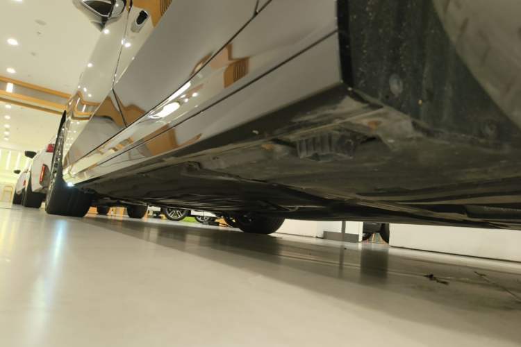 Used BMW 5 Series 2025 530Li Luxury Edition M Sport Package Chassis Rear Left