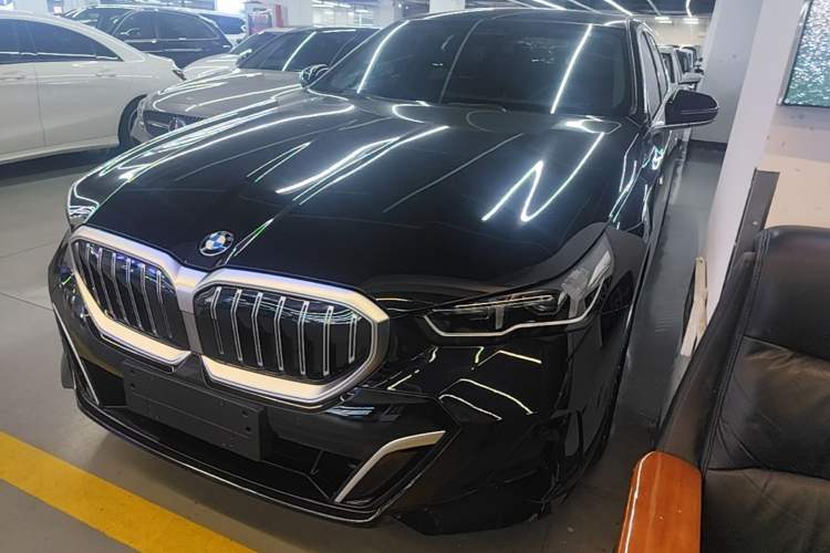 Used BMW 5 Series 2025 530Li Leading Model M Sport Package Guazi used car, China used car export, Used car for sale, Used cars, Cheapest cars for sale