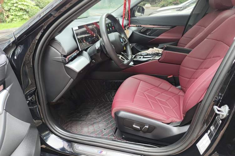 Used BMW 5 Series 2025 525Li M Sport Package Driver Seat