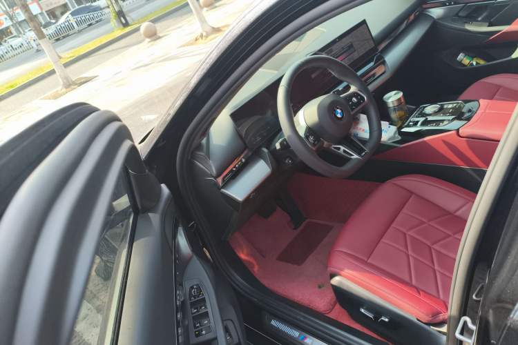 Used BMW 5 Series 2025 525Li M Sport Package Driver Seat