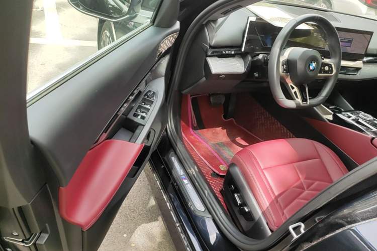 Used BMW 5 Series 2025 530Li Luxury Edition M Sport Package Driver Seat