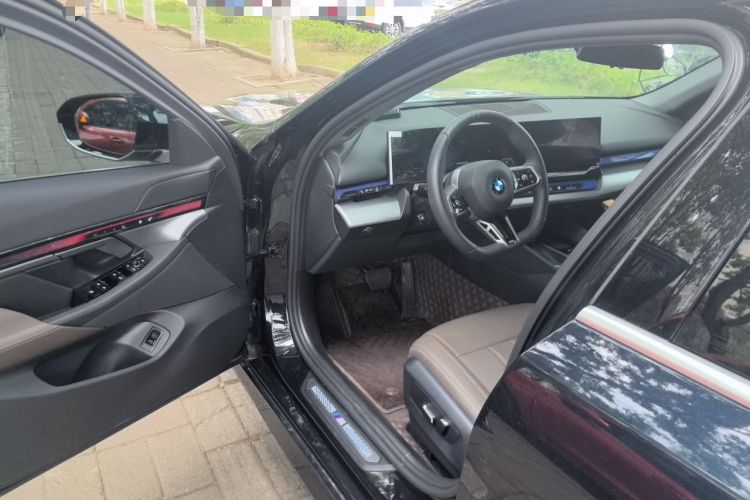 Used BMW 5 Series 2025 525Li M Sport Package Driver Seat