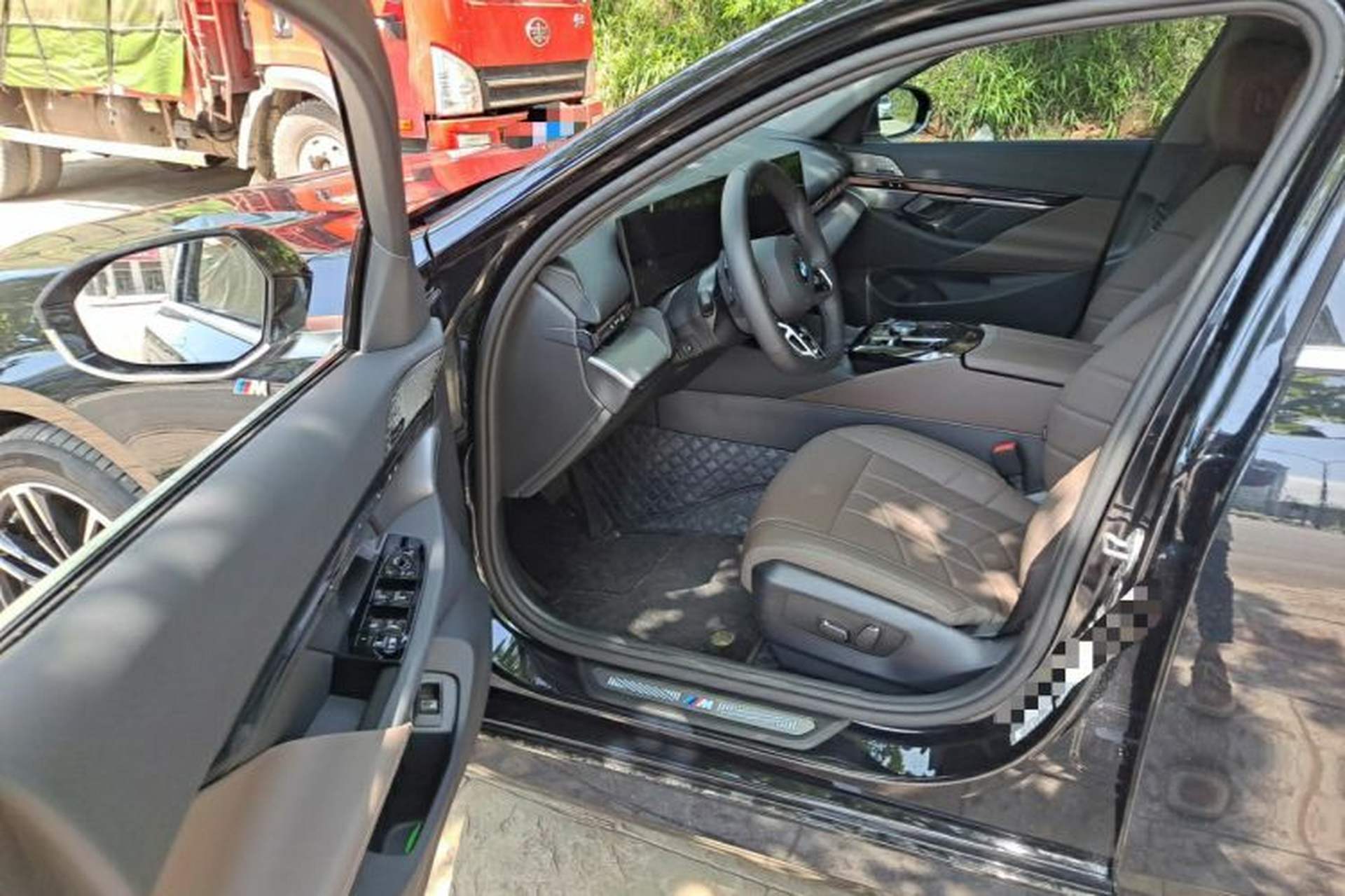Used BMW 5 Series 2025 530Li Leading Model M Sport Package Driver Seat
