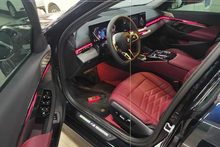 Used BMW 5 Series 2025 530Li Luxury Edition M Sport Package Driver Seat
