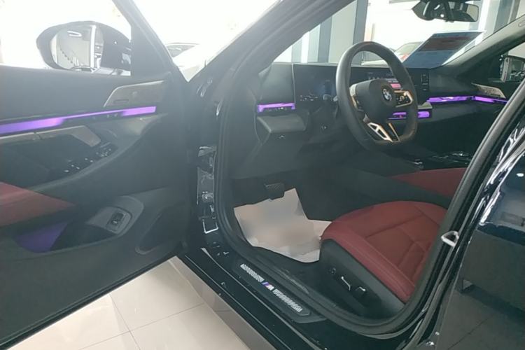 Used BMW 5 Series 2025 530Li Luxury Edition M Sport Package Driver Seat