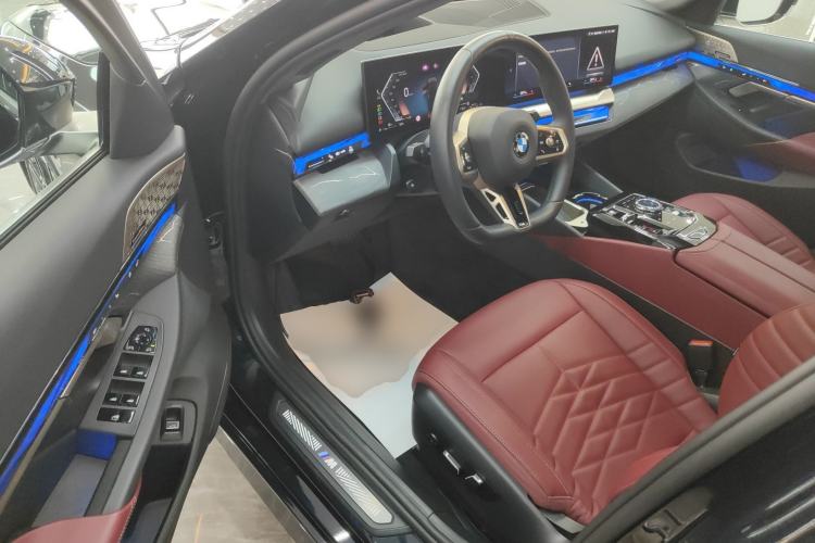 Used BMW 5 Series 2025 530Li Luxury Edition M Sport Package Driver Seat