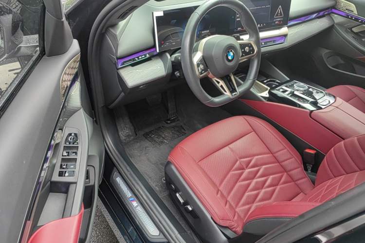 Used BMW 5 Series 2025 530Li Luxury Edition M Sport Package Driver Seat