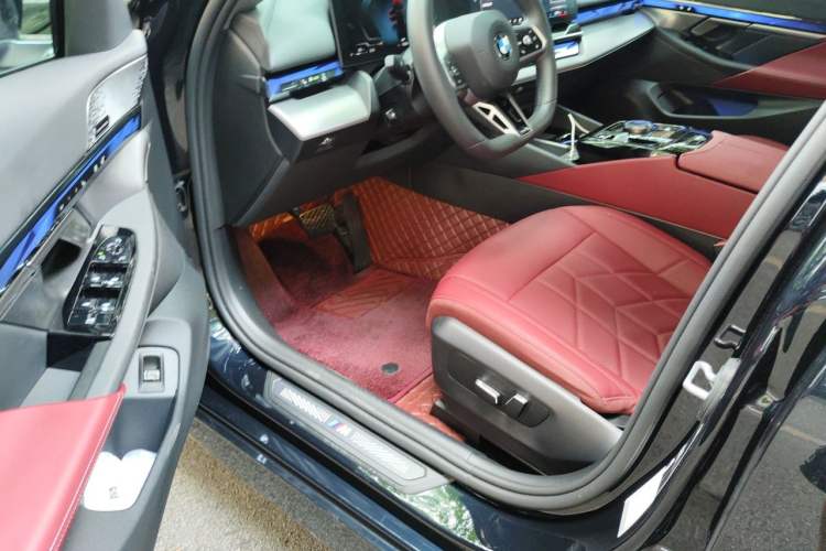 Used BMW 5 Series 2025 530Li Leading Model M Sport Package Driver Seat