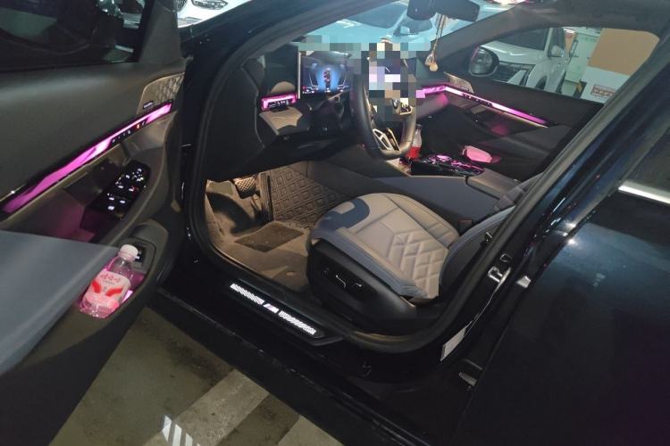 Used BMW 5 Series 2025 530Li Luxury Edition M Sport Package Driver Seat
