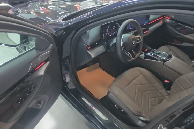 Used BMW 5 Series 2025 525Li M Sport Package Driver Seat