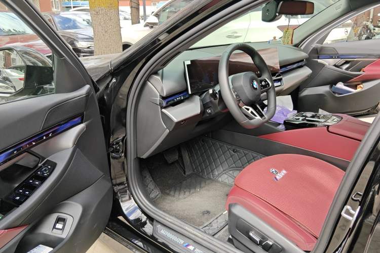Used BMW 5 Series 2025 525Li M Sport Package Driver Seat