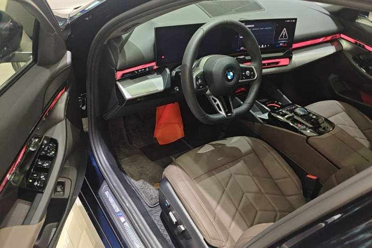 Used BMW 5 Series 2025 525Li M Sport Package Driver Seat