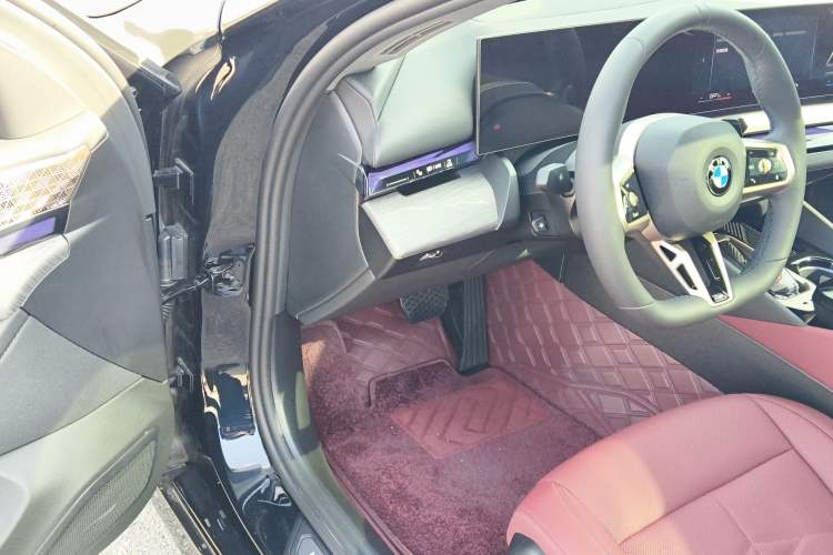 Used BMW 5 Series 2025 530Li Luxury Edition M Sport Package Driver Seat