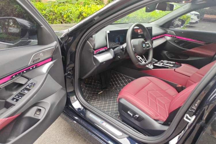 Used BMW 5 Series 2025 530Li Leading Model M Sport Package Driver Seat