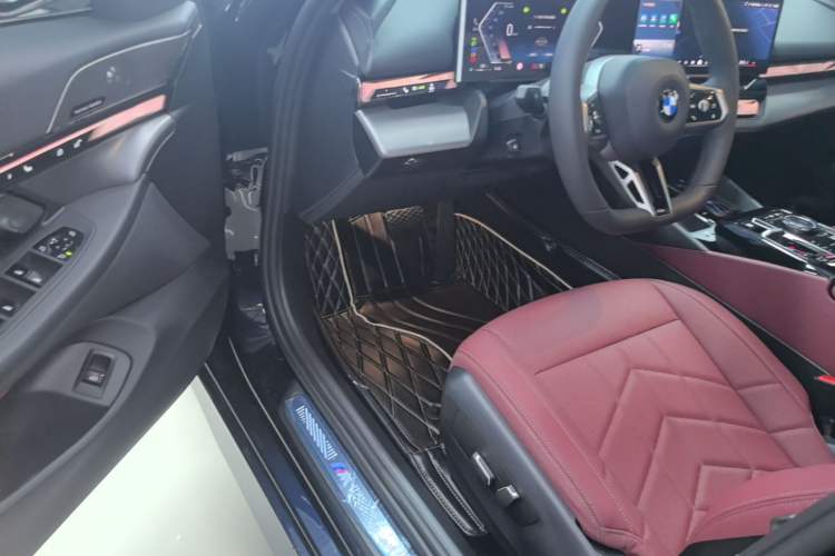 Used BMW 5 Series 2025 530Li Leading Model M Sport Package Driver Seat