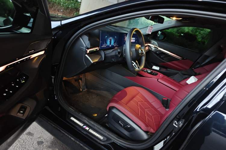 Used BMW 5 Series 2025 530Li Leading Model M Sport Package Driver Seat