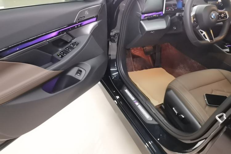 Used BMW 5 Series 2025 530Li Leading Model M Sport Package Driver Seat